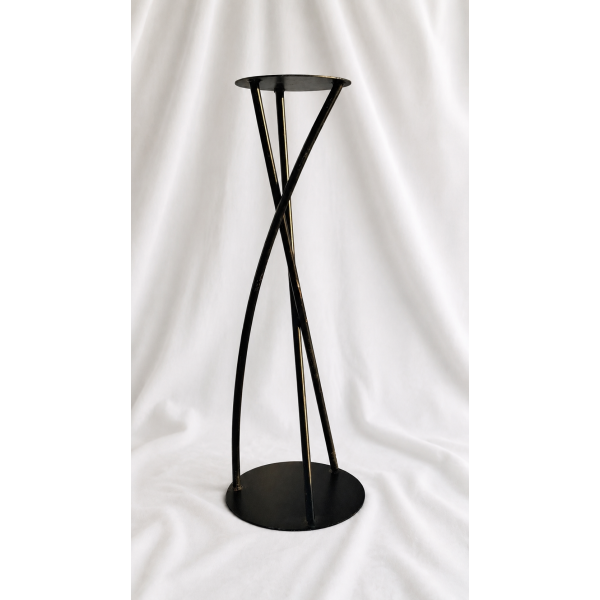 Black coloured metal spiral centerpiece