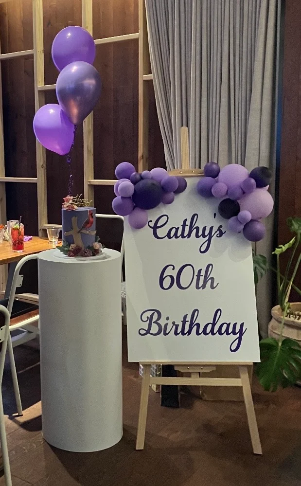 Sign – White 60x90cm sign with wording and balloons Sign – White 60x90cm sign with wording and balloons